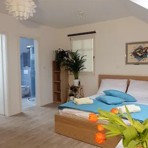  Apartment With Parking